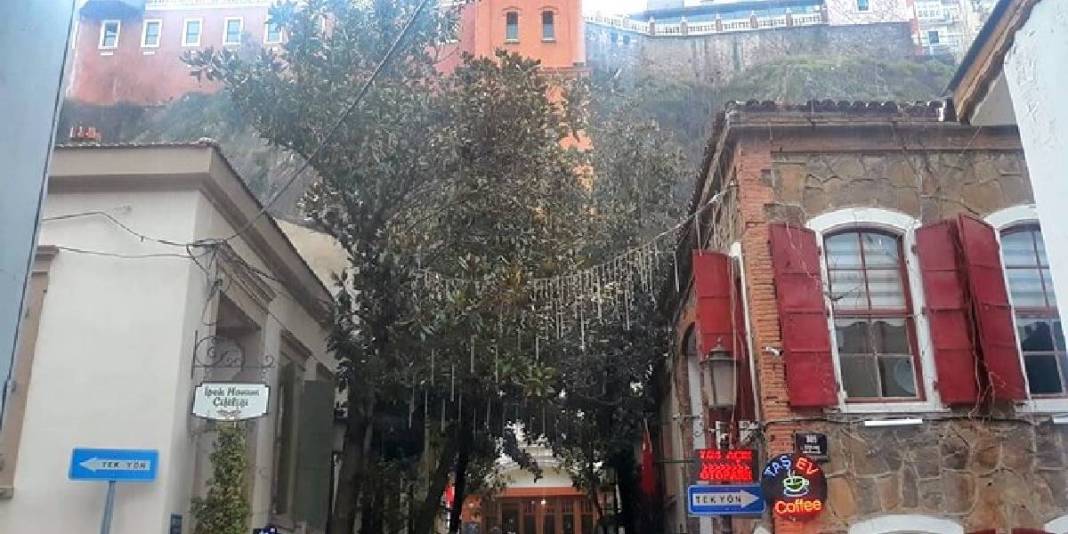 Yalnız bir sokak değil sanat eseri: Burayı görmek için bile o kente akın ediyorlar! 3